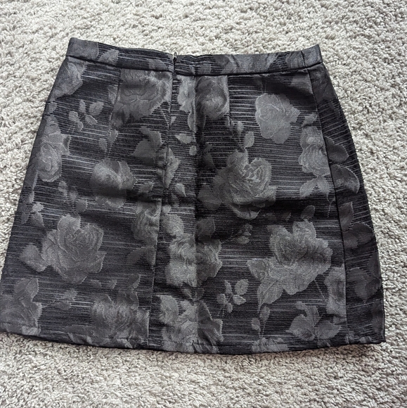Forever 21 jacquard mini skirt - Picture 2 of 3